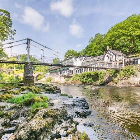 The Chainbridge Hotel Llangollen Exterior photo